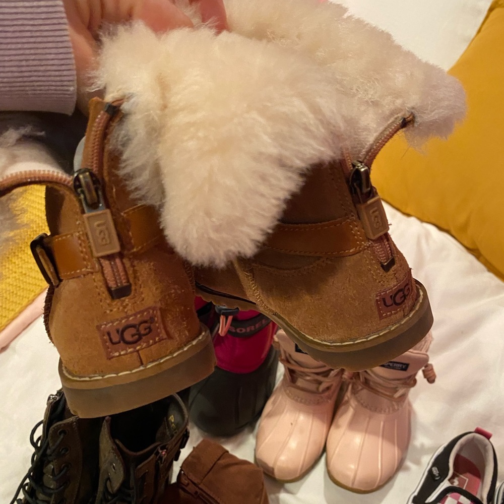 Girls size 11c Ugg boots